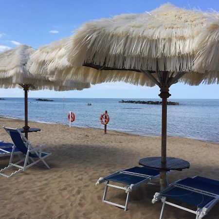 Hotel Mare Blu Francavilla Al Mare Esterno foto