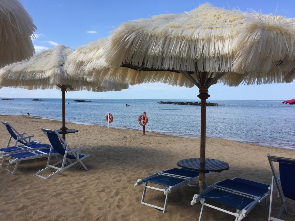 Hotel Mare Blu Francavilla Al Mare Esterno foto