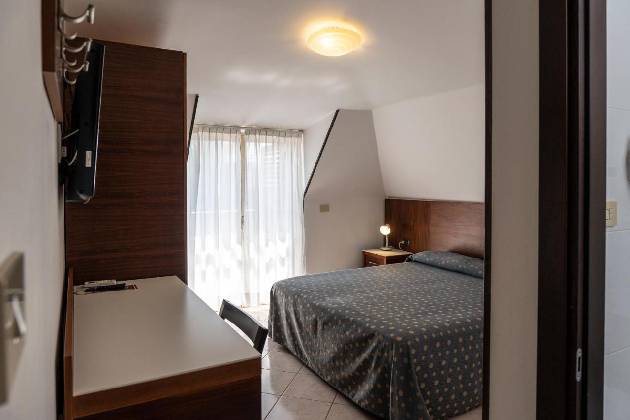 Hotel Mare Blu Francavilla Al Mare Esterno foto