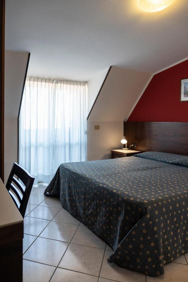 Hotel Mare Blu Francavilla Al Mare Esterno foto